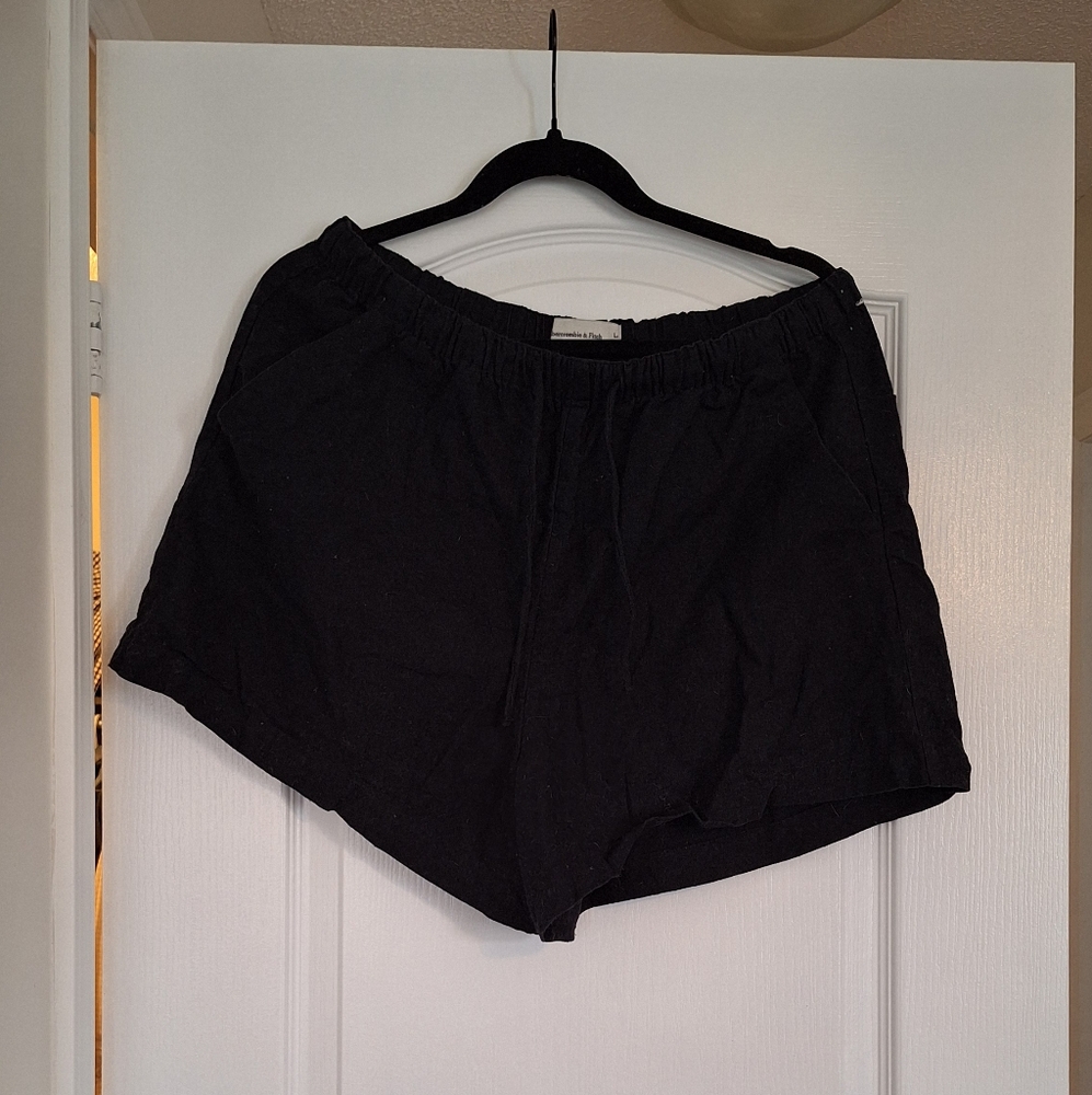 Black Women’s Casual Elastic Waist Shorts